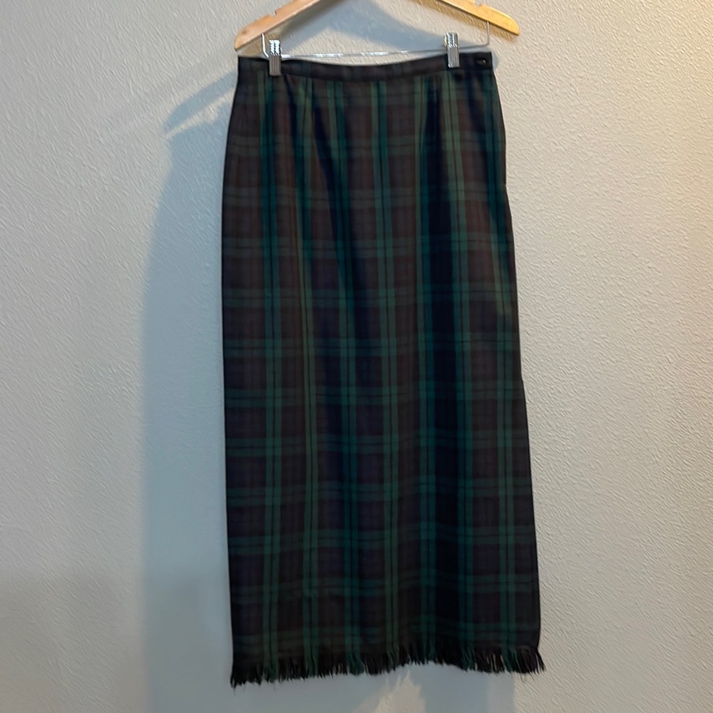 Rafaela tartan plaid wool skirt size 8 in navy and green plaid